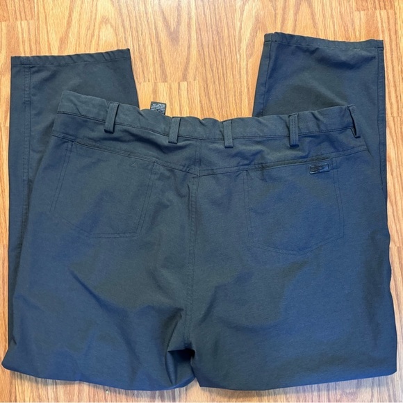GREG NORMAN Men’s Black Golf Pants. Zip Up Snap & Button. 5 Pocket . Size 40/29 - Picture 2 of 5
